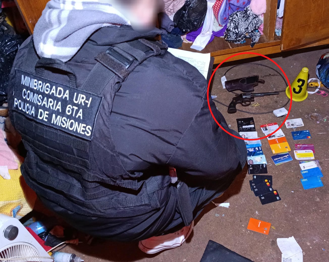 Conflicto vecinal en Posadas terminó con disparos, una moto incendiada y un detenido